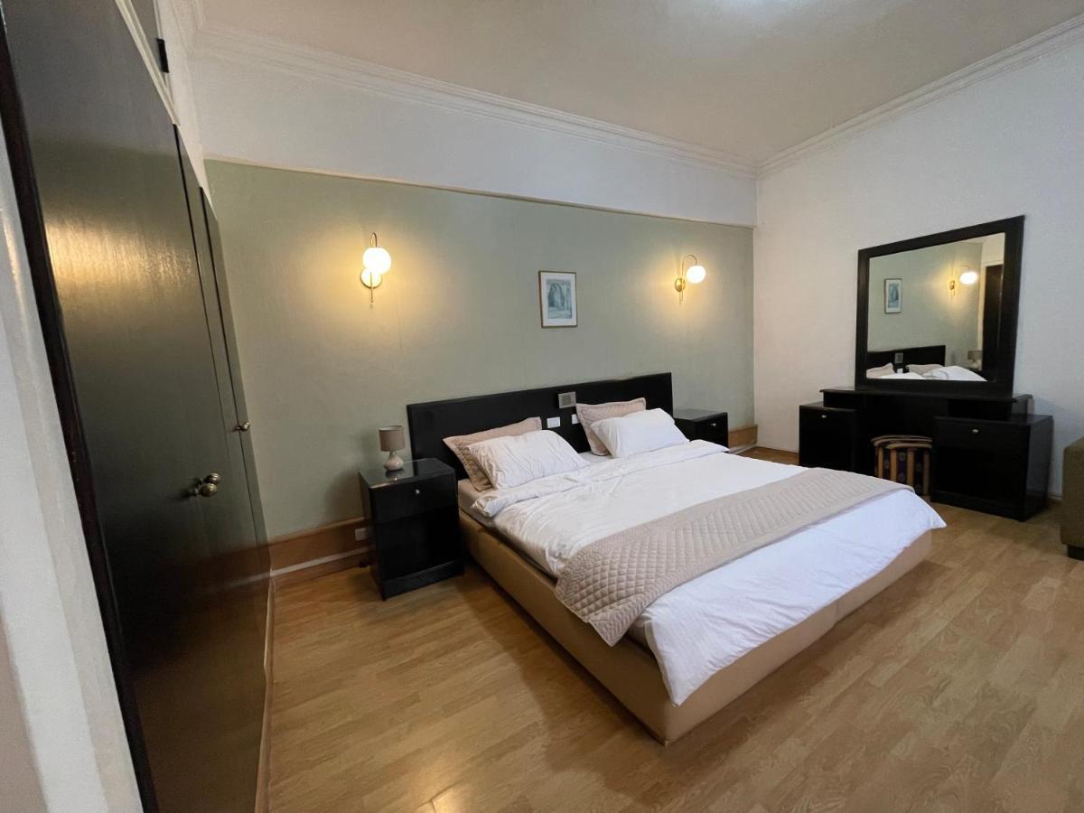 Elegant Suites Beiroet Buitenkant foto