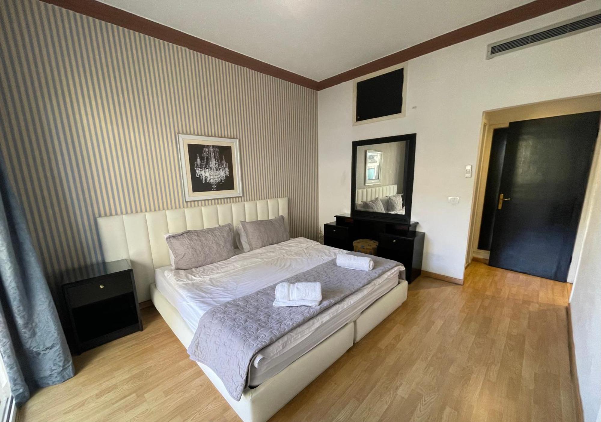 Elegant Suites Beiroet Buitenkant foto