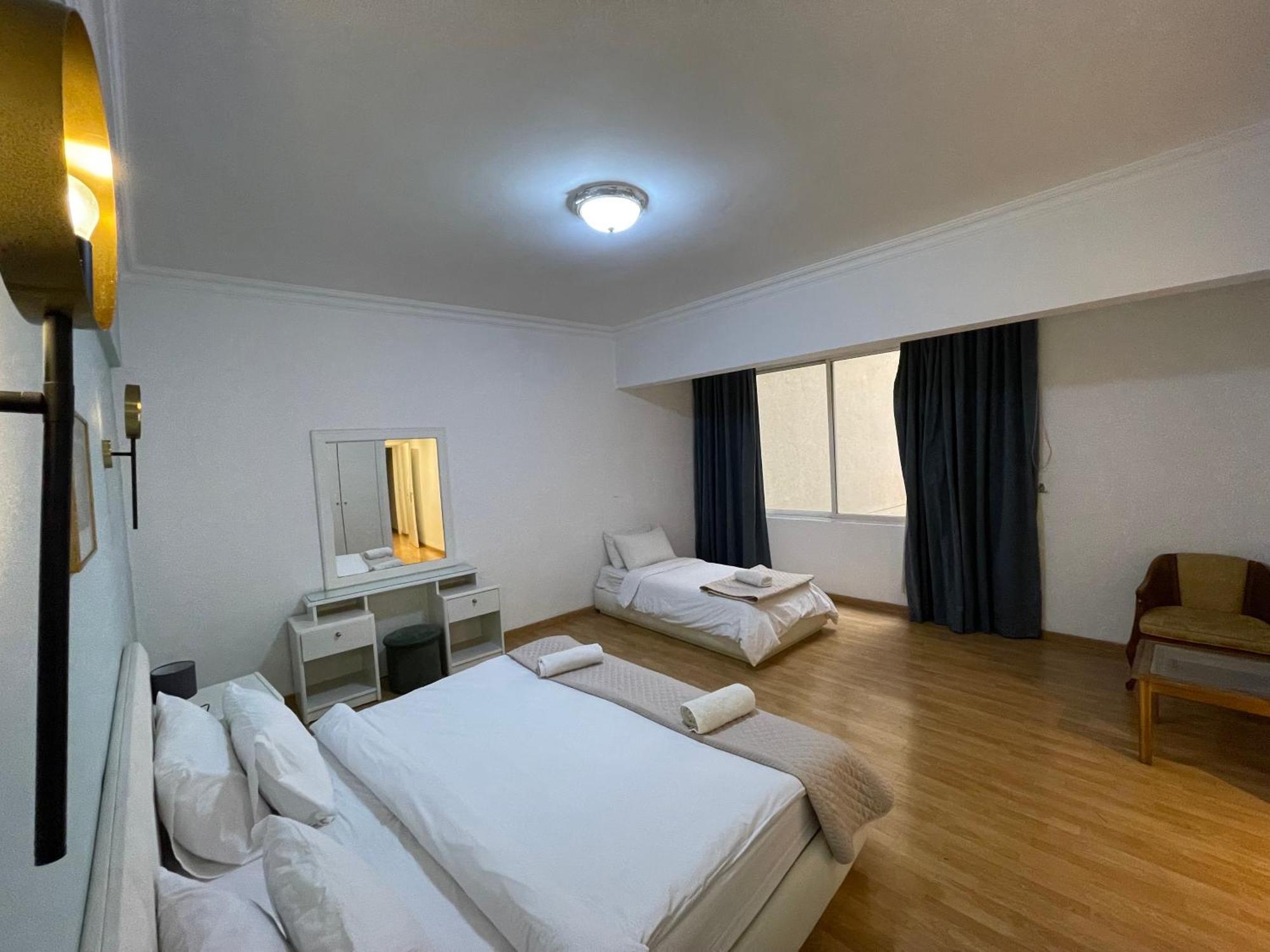 Elegant Suites Beiroet Buitenkant foto