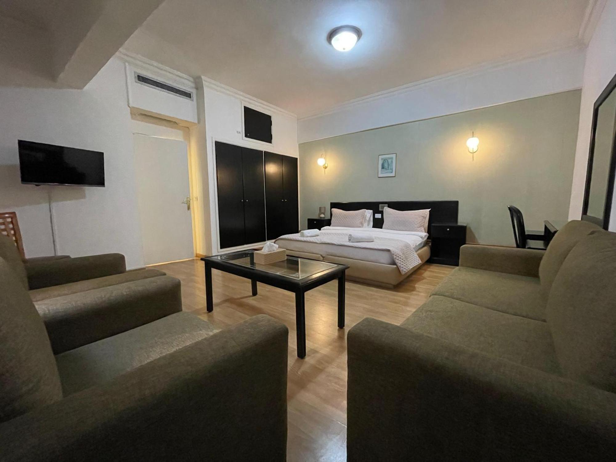 Elegant Suites Beiroet Buitenkant foto