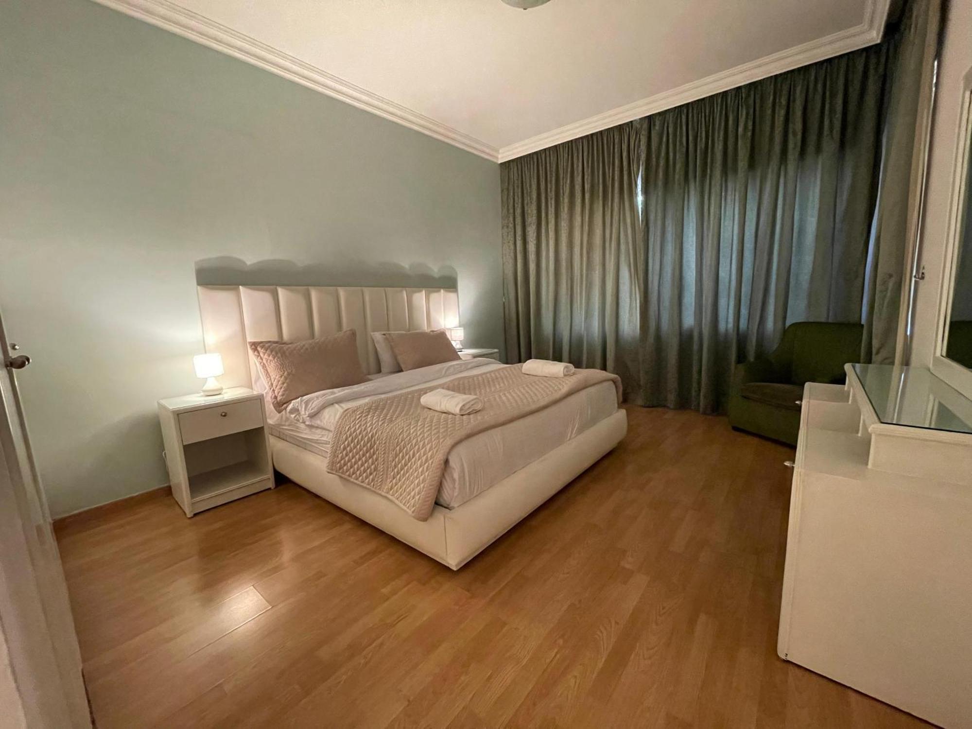 Elegant Suites Beiroet Buitenkant foto