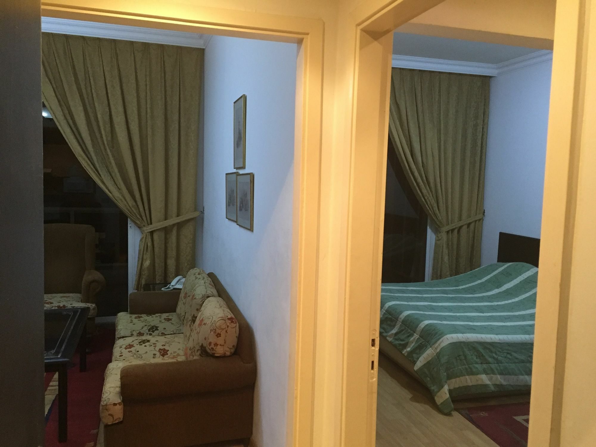 Elegant Suites Beiroet Buitenkant foto