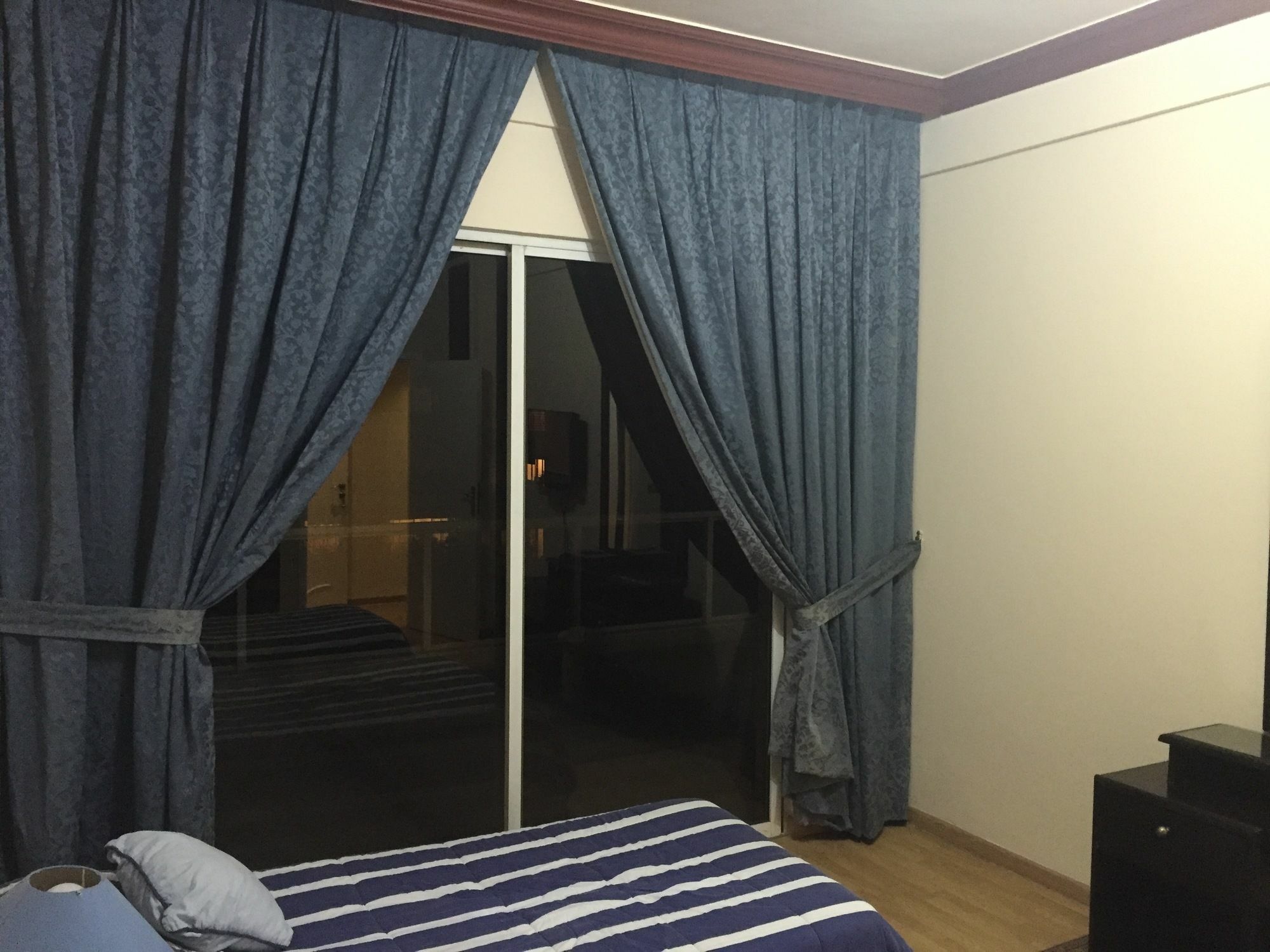 Elegant Suites Beiroet Buitenkant foto